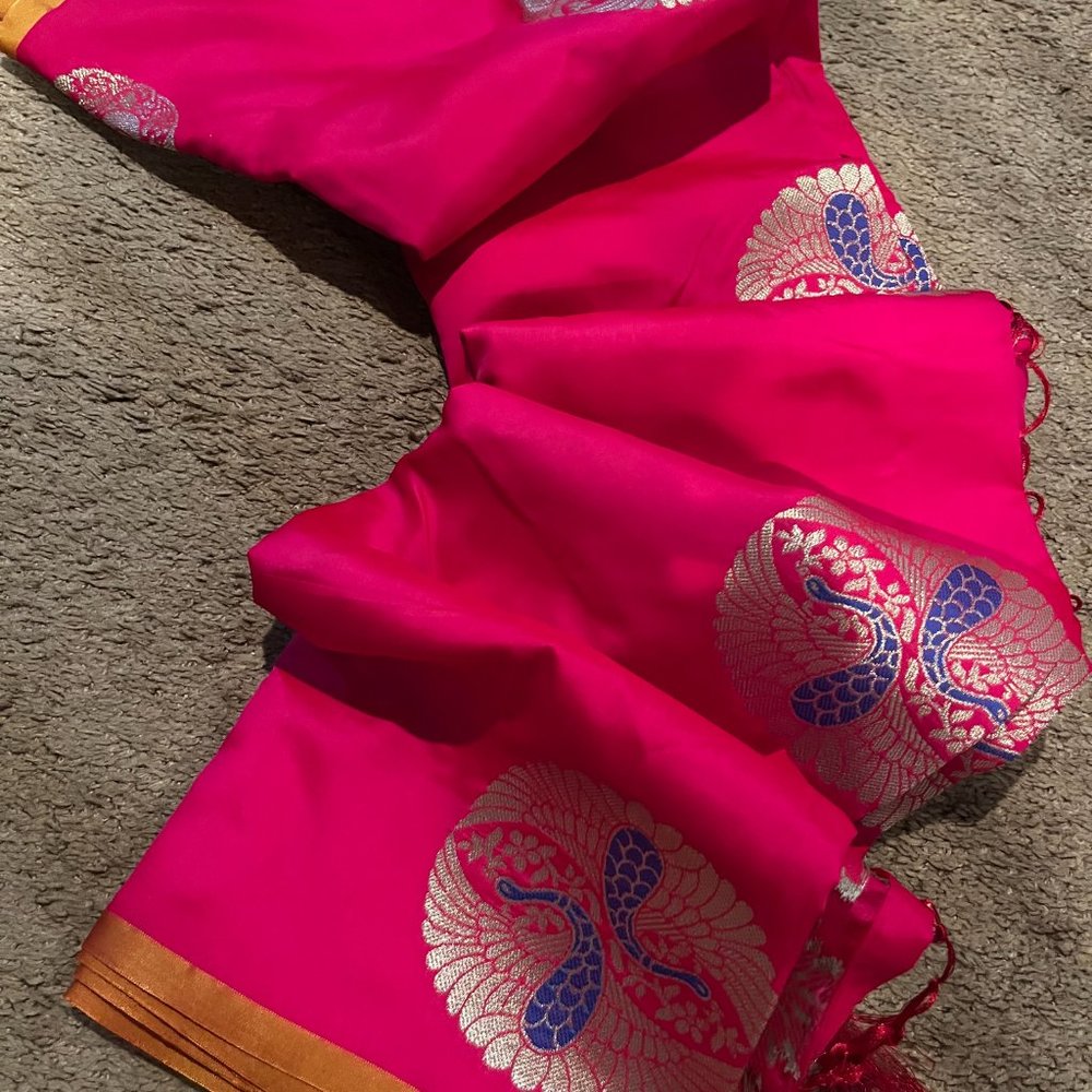 Soft Silk saree in magenta with zaree weaving